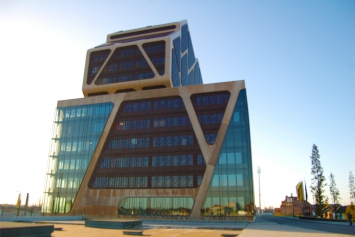 Gebogen raamprofielen voor het gerechtsgebouw van Hasselt